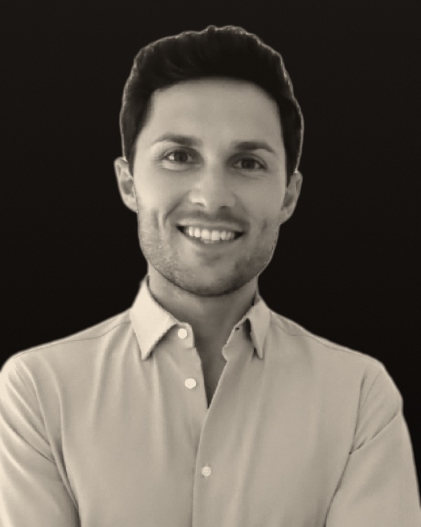 Portrait of Samuel Rubio, advanced physiotherapy and return to performance at ETRYUM.